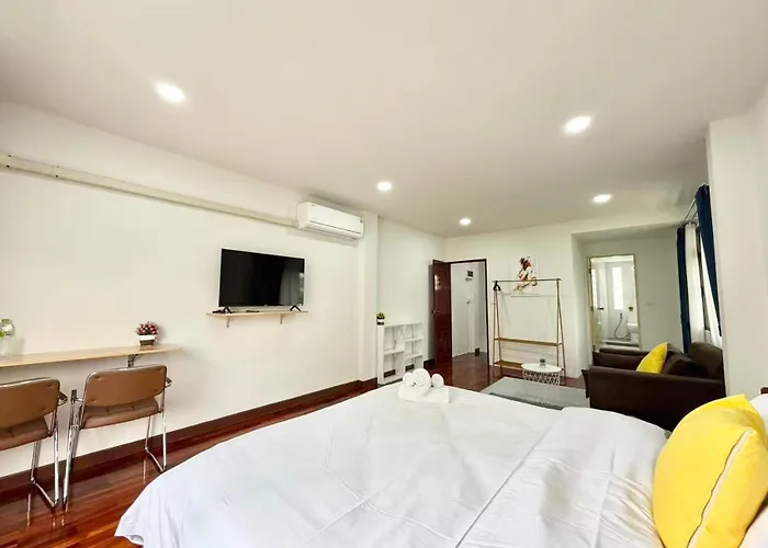 S Sukhumvit48 Near Phrakanong Bts 2001 Hotel