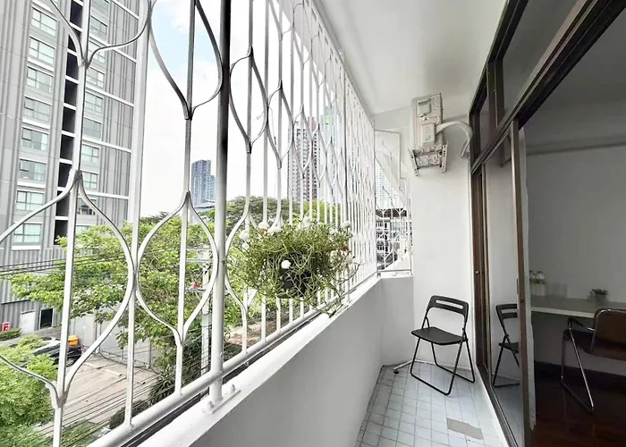 S Sukhumvit48 Near Phrakanong Bts 2001